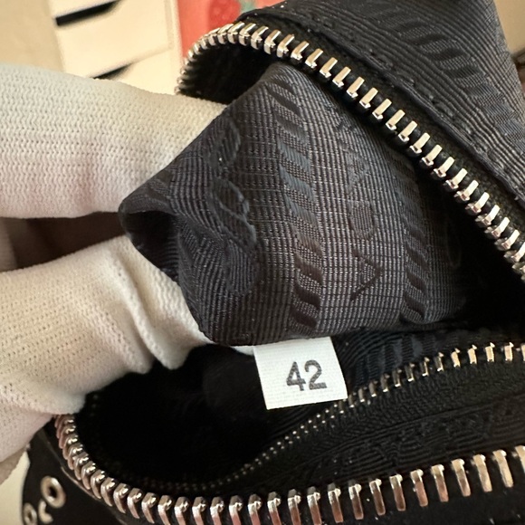 ❌SOLD ❌PRADA Tessuto Vela Grommet Wristlet Bag - Picture 8 of 10